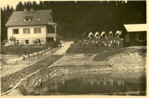 Ozdravovna v Mýtě u Rokycan se stanovým táborem, 40. léta 20. století.